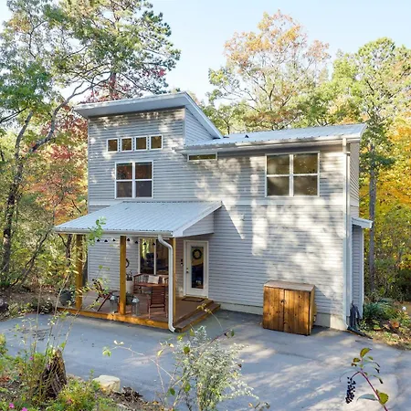 Villa Modern Mountain Escape - Hiking Trails Nearby!